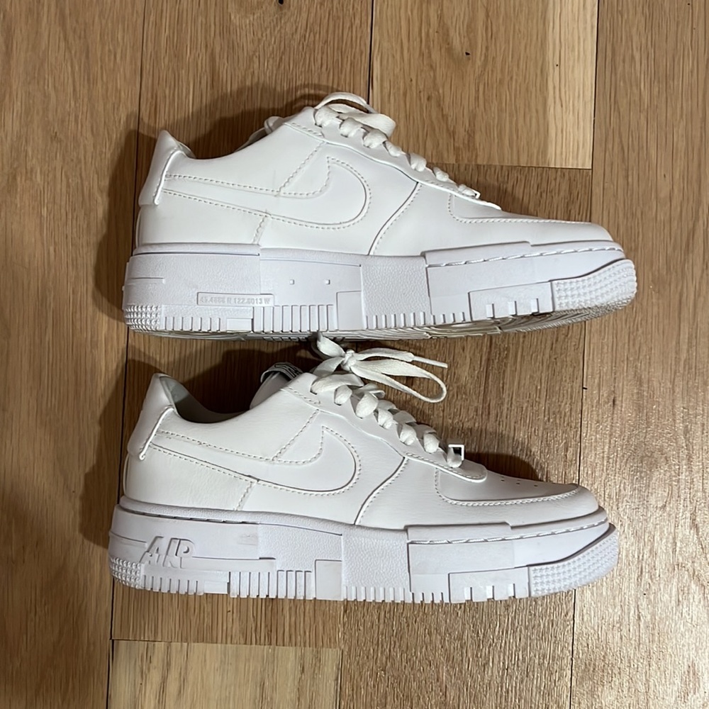 Nike Air Force 1 Pixels